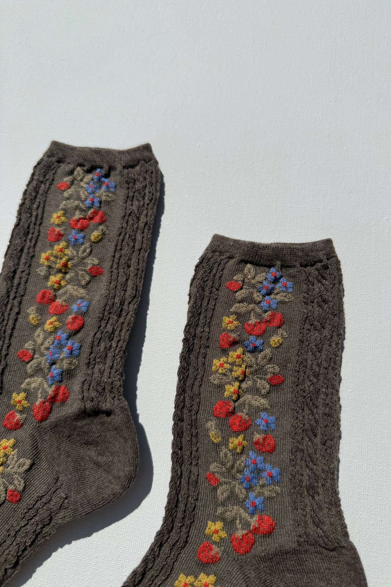 Wild Strawberry Socks, Chocolate