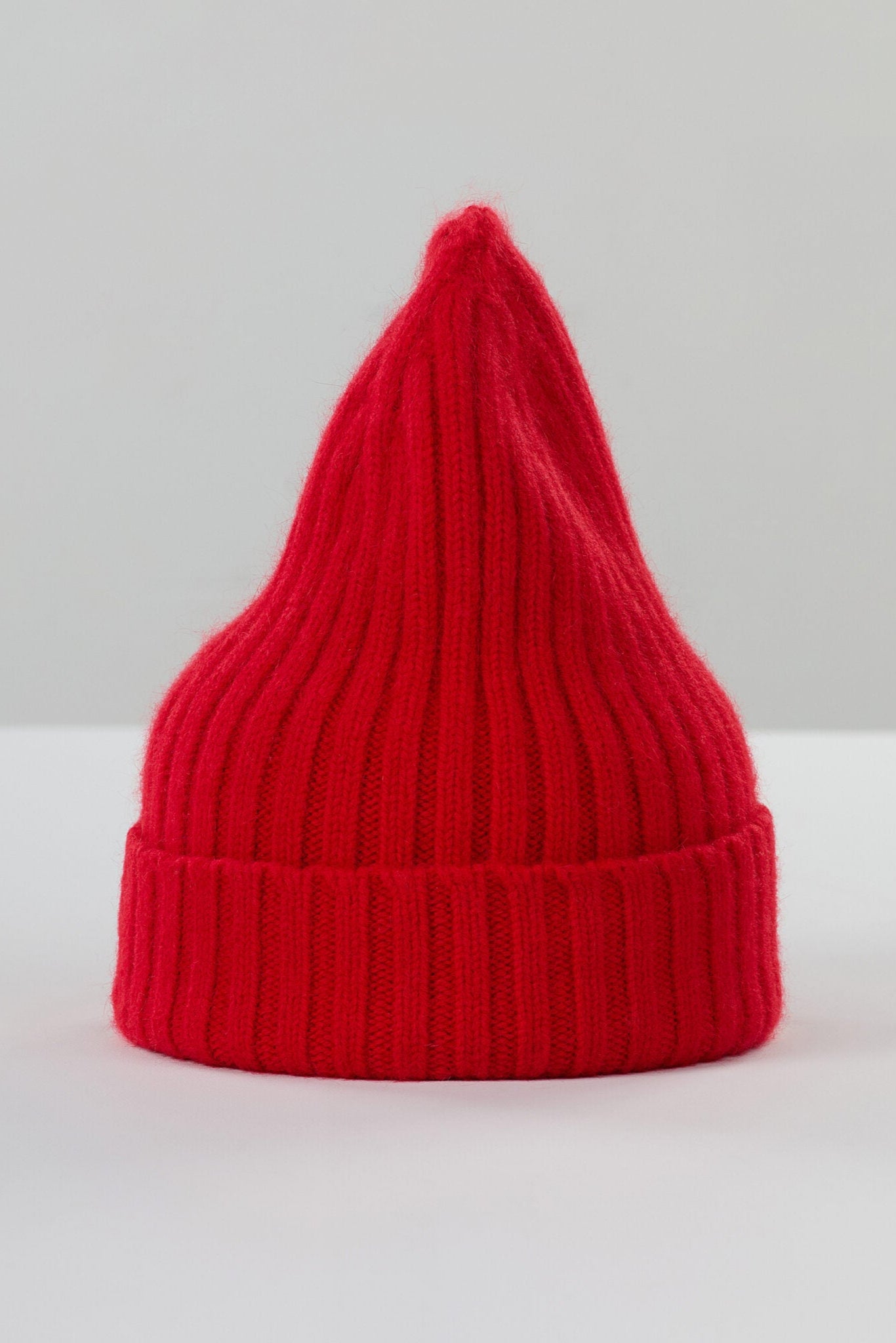 Le Grande Beanie, Crimson