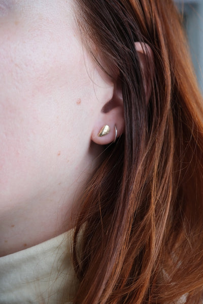 Small Mussel Stud, 10k gold