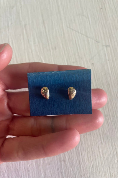 Small Mussel Stud, 10k gold