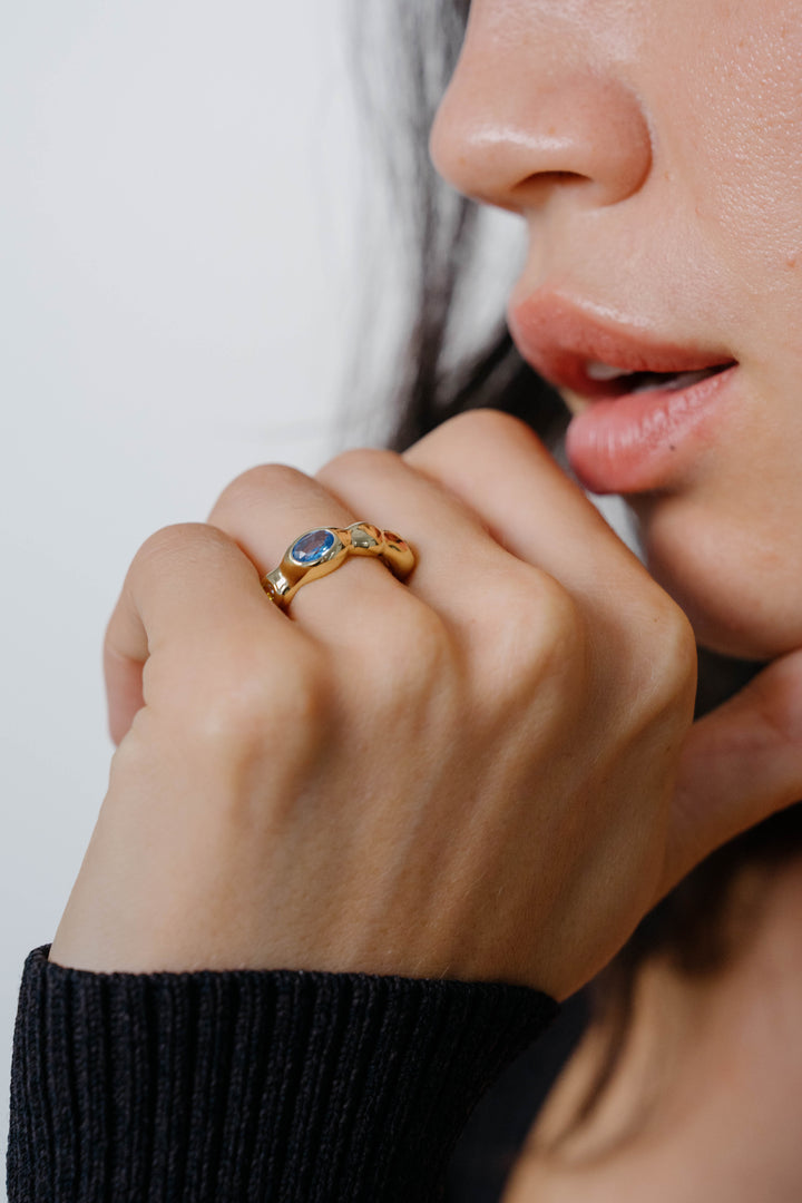 Mira Ring, Gold