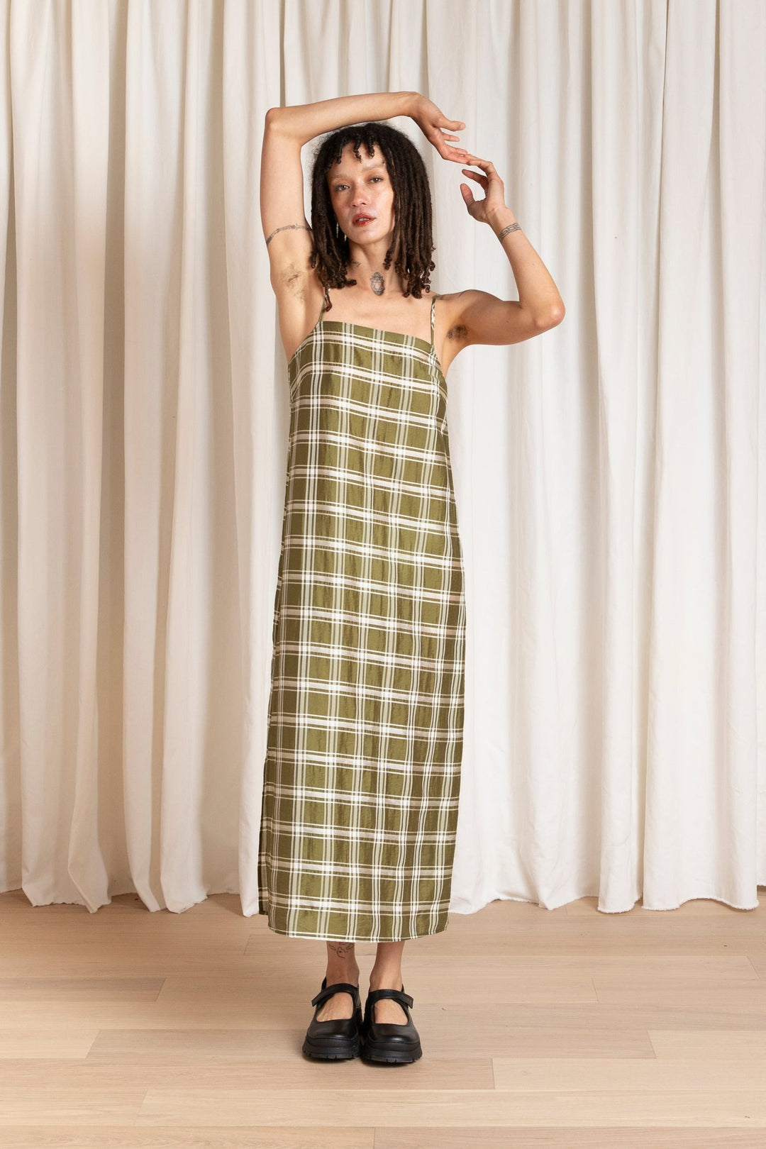 green emerald velvet dress SEQUINS FITTED DRESS - IRIDESCENT main image 0
