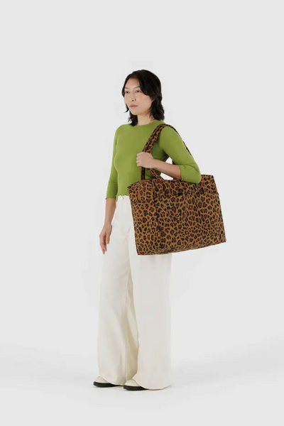 Cloud Carry On, Leopard