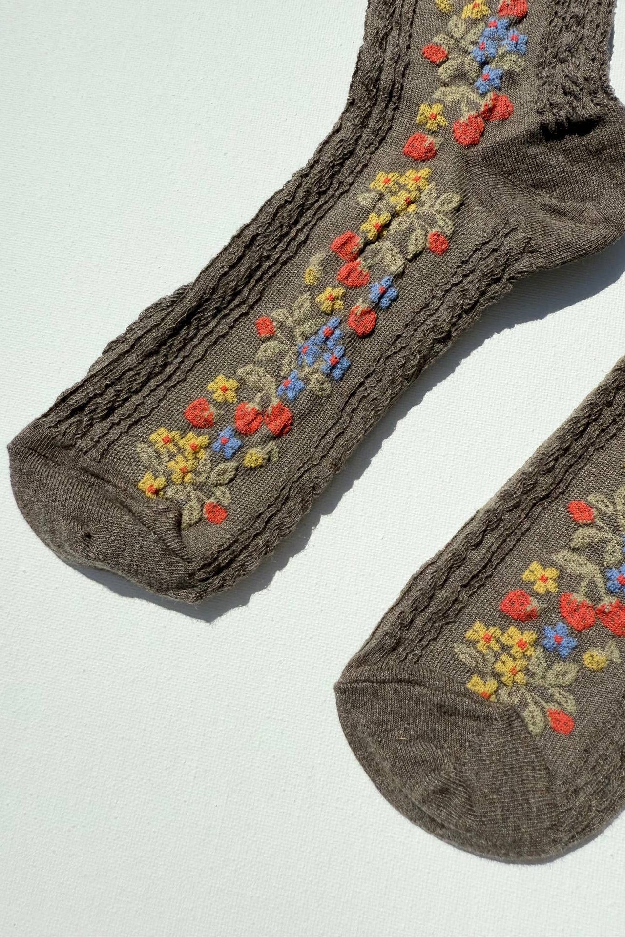 Wild Strawberry Socks, Chocolate