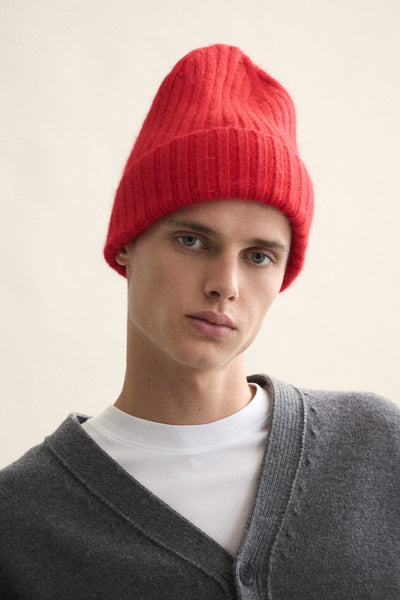 Le Grande Beanie, Crimson