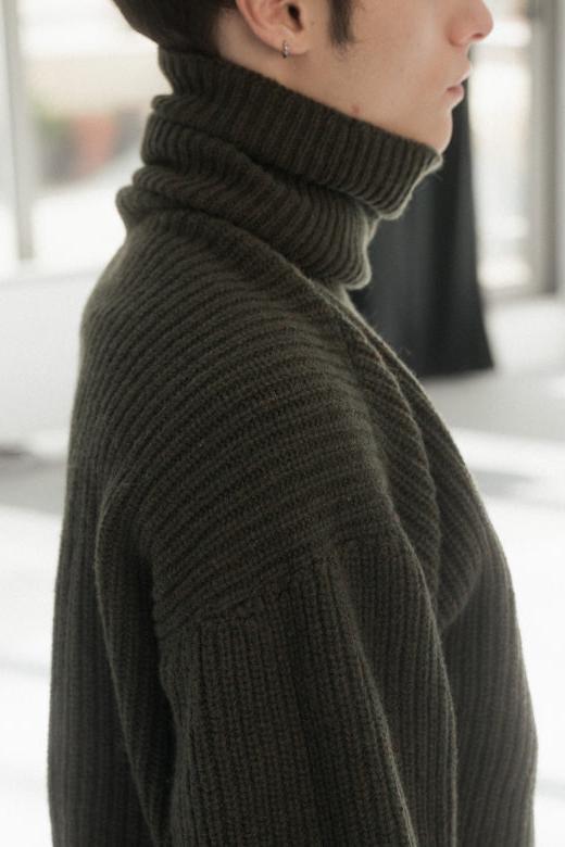 Mea Turtleneck, Foret